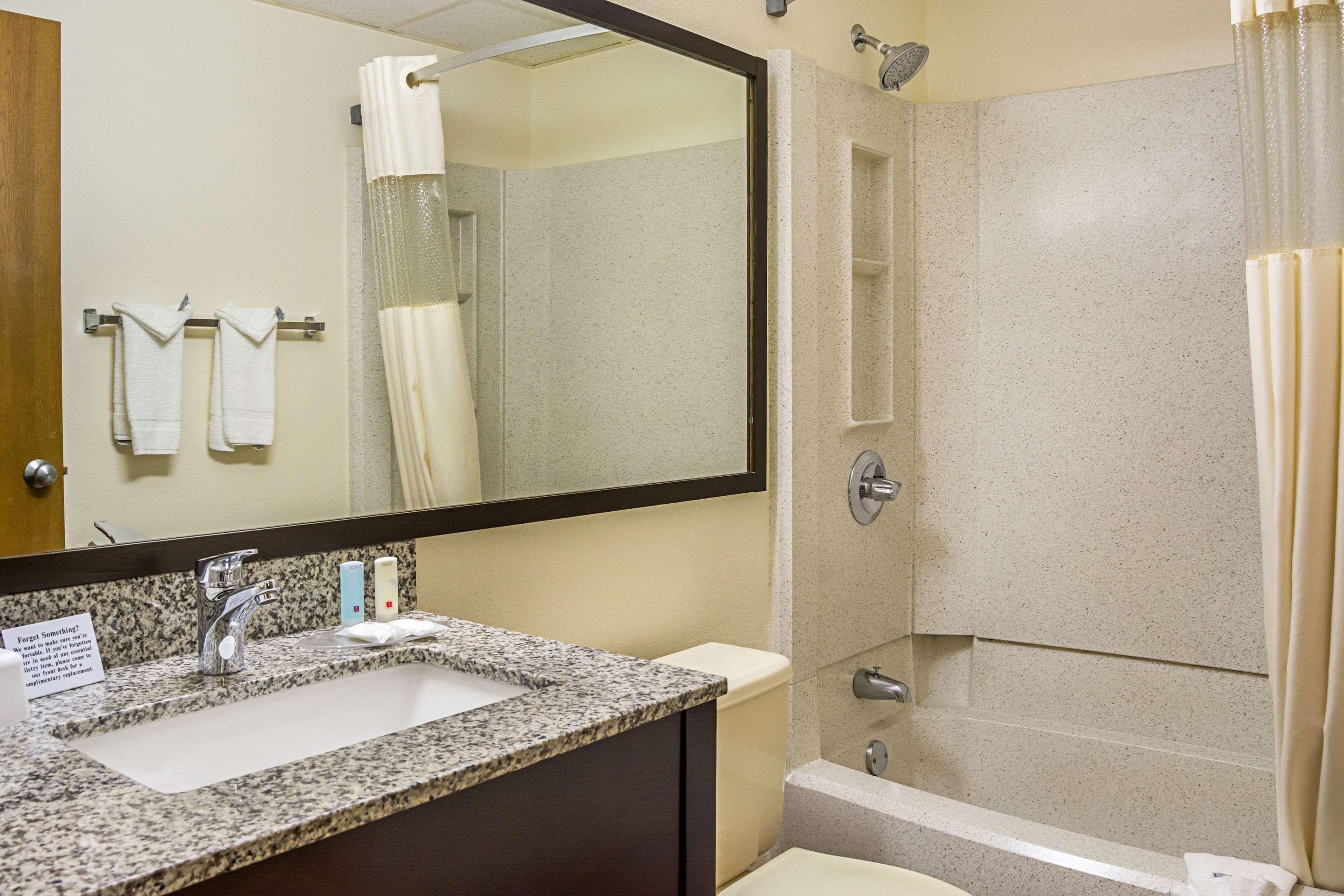 Quality Inn & Suites Clackamas - Portland Εξωτερικό φωτογραφία